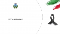 pagina bianca, scritta lutto nazionale, fiocco nero del lutto, bandiera italiana, logo comune di gavorrano