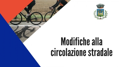 triangolo blu alto sx, triangolo celeste basso sx, immagine di un orologio, logo comune gavorrano, scritta modifica orario apertura al pubblico in nero su sfondo bianco