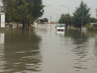 Foto di strada allagata dalla pioggia